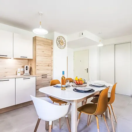 Le Clos Des Restanques By Interhome Appartement Cogolin